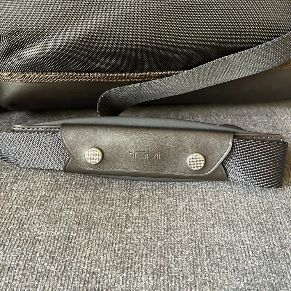 Tumi Brief Tote 222641 NWT